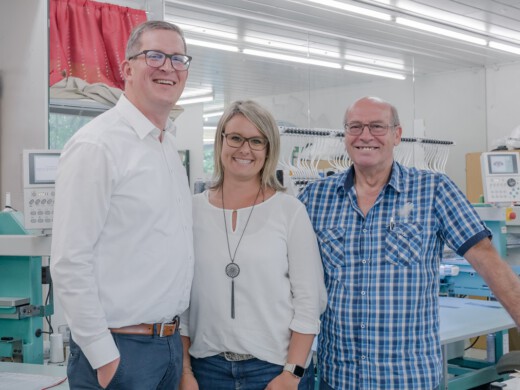 Michael (links) und Angelika Eberle mit Anton Fink