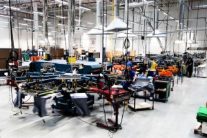 Vantage Apparel erwirbt Mehrheit des polnischen Textilveredlers Lynka