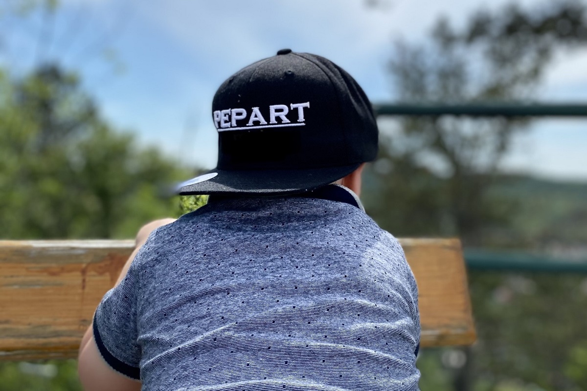 Kind mit Cap von Pepart Fashion