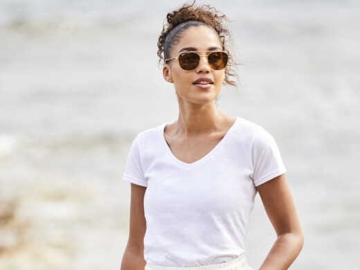 Das Ladies Iconic 150 V-neck von Fruit of the Loom.