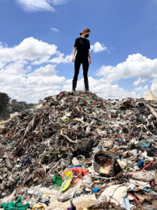 Altkleider auf Mülldeponie in Kenia