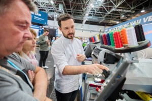 Europas Leitmesse PSI bringt die Textiler wieder nach Düsseldorf PSI-2026_melco_Fotobehrendt-1200x800