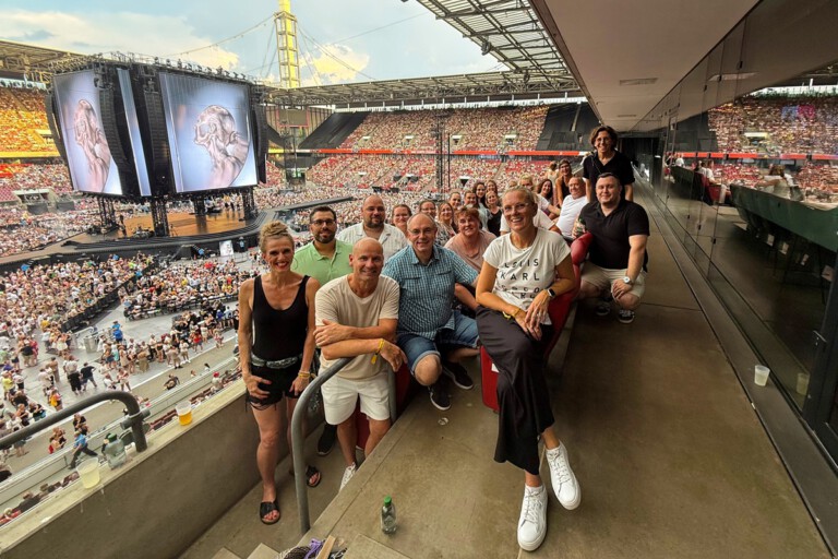 L Shop-Team und Gildan Activewear treffen auf Helene Fischer Live-Erlebnis in Köln